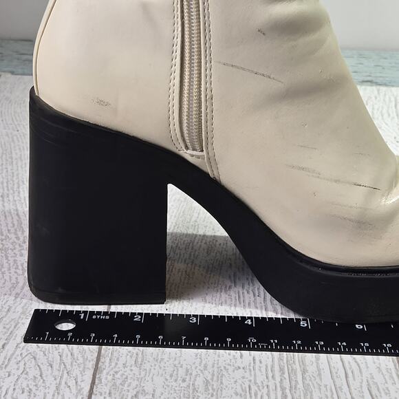 Mia Boots Womens 6.5 Gwyn Chelsea Platform Zip Ankle Bootie White Faux Leather - Picture 8 of 11